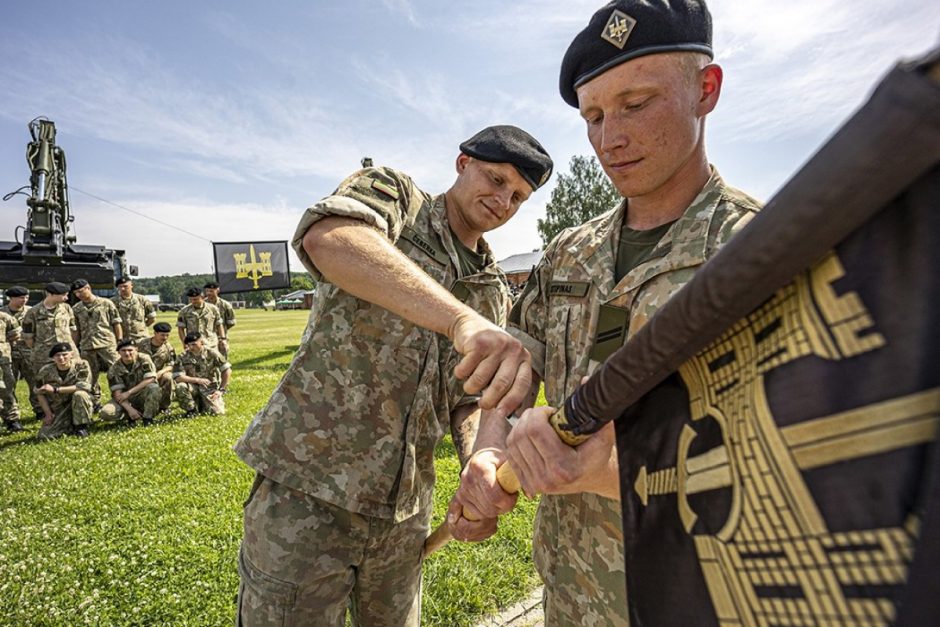 Privalomąją pradinę tarnybą baigė 800 šauktinių