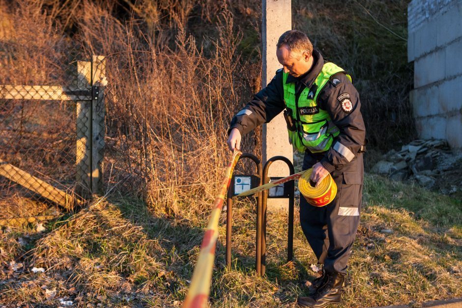 Prie renovuojamo namo – pusamžio vyro lavonas