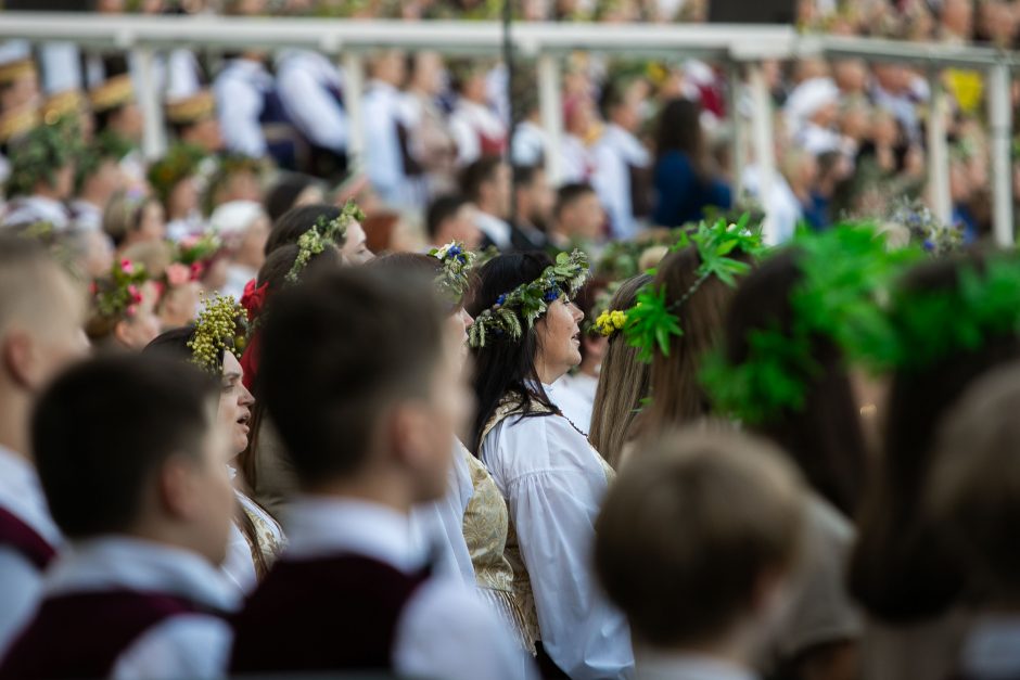 Šimtmečio Dainų šventės finalas: visa Lietuva kartu giedojo himną  