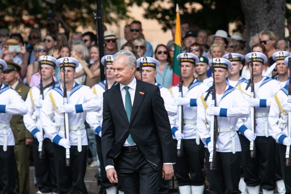 Valstybės vėliavų pakėlimo ceremonija Prezidentūroje