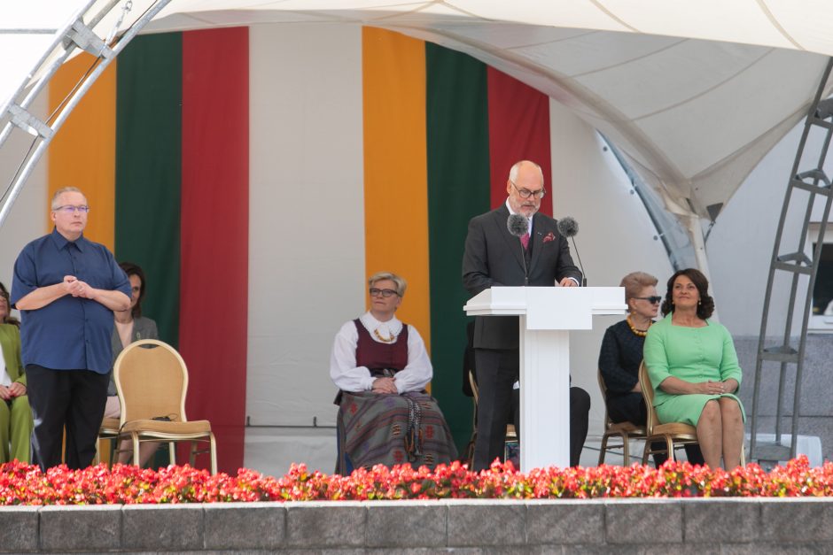 Valstybės vėliavų pakėlimo ceremonija Prezidentūroje