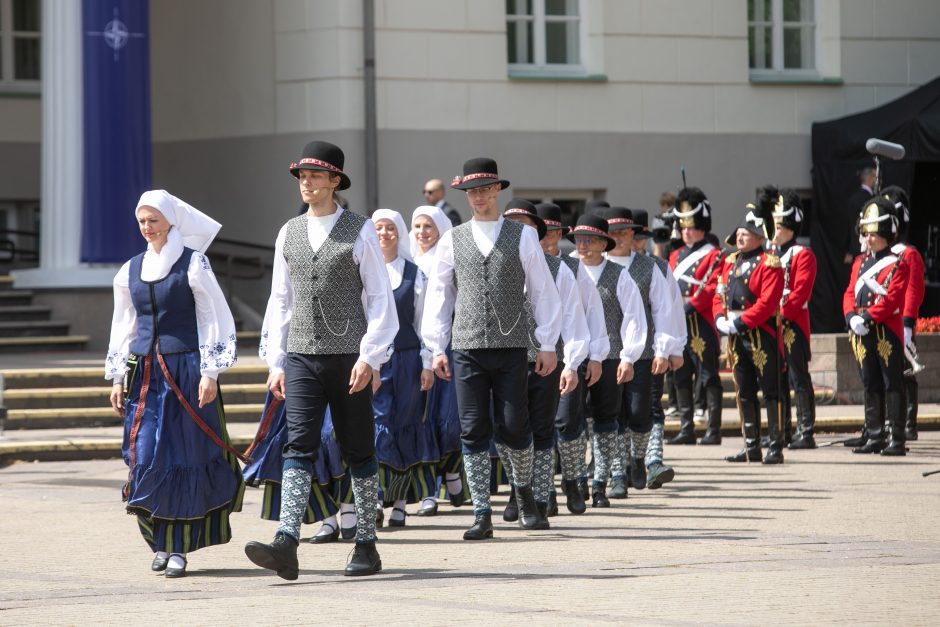 Valstybės vėliavų pakėlimo ceremonija Prezidentūroje