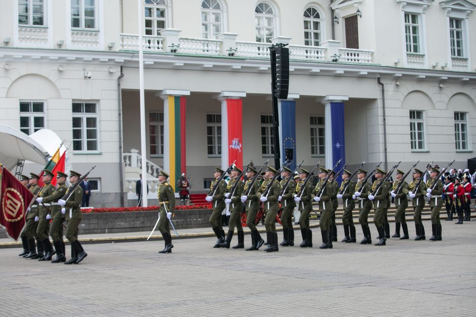 Valstybės vėliavų pakėlimo ceremonija Prezidentūroje