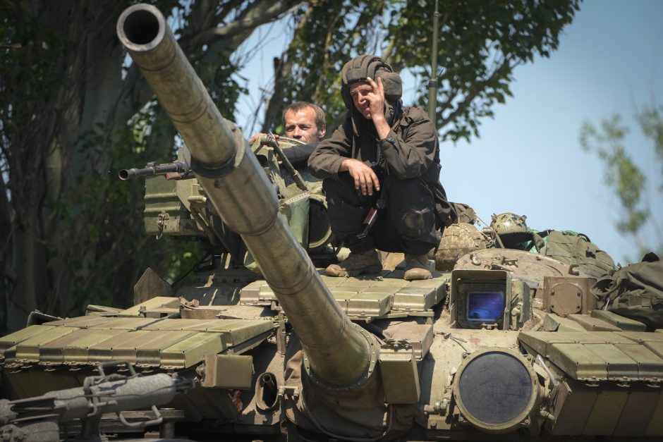 Karas: V. Zelenskis teigia, kad Ukraina stiprina Luhansko gynybą ir vaduoja Chersono sritį
