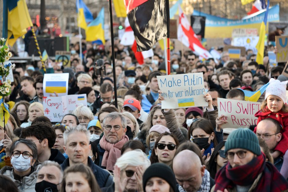 Sutarta dėl sankcijų: Rusijos bankus atskirs nuo SWIFT, įšaldys Rusijos centrinio banko turtą