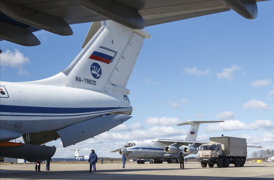 Rusijoje sudužo kariuomenės transporto lėktuvas, žuvo keturi žmonės