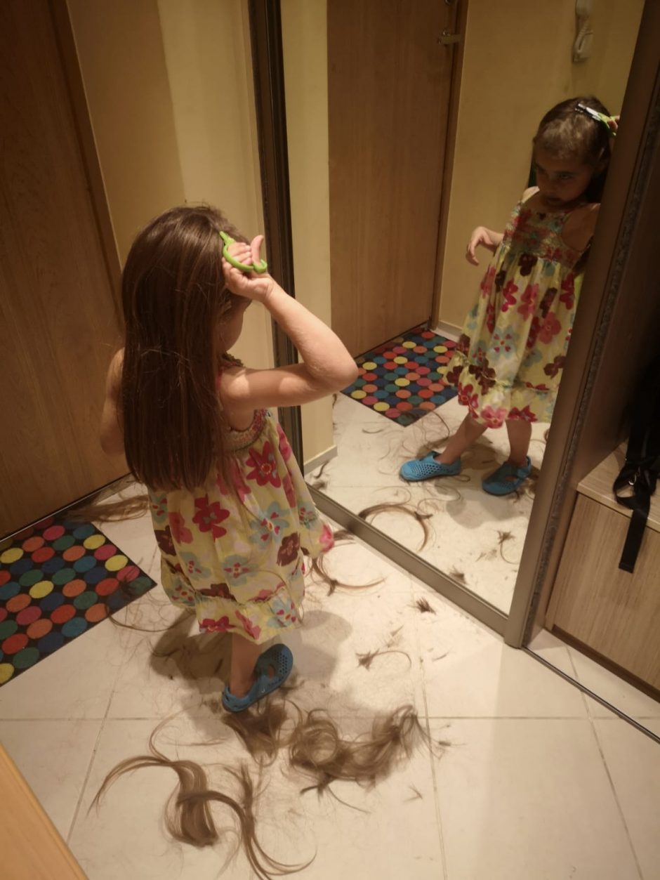 Vaikiški sumanymai – mažametė nusirėžė plaukus: bausti ar toleruoti?