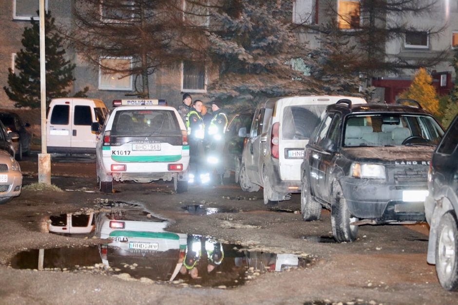 Siaubas Kaune: naktį daugiabučio kieme žiauriai sumuštas jaunas vyras neišgyveno