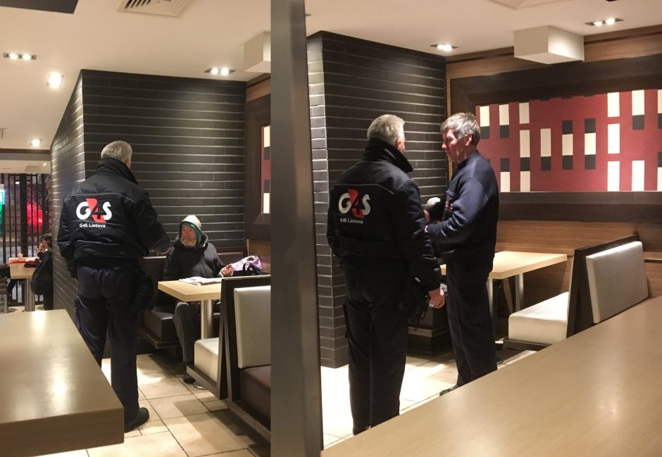 Akibrokštas restorane „McDonald’s“: klientą išvarė dėl netinkamos aprangos?