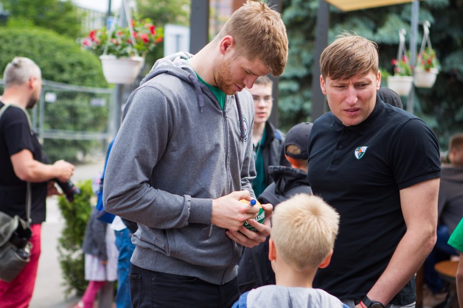 Žvaigždžių alėjoje atidengtas B. Davieso delno įspaudas