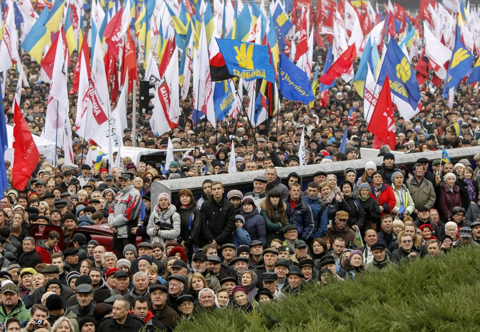 Ukrainoje tūkstančiai demonstrantų reikalauja sutarties su ES 