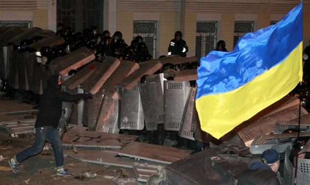 Protesto akcija Kijevo Nepriklausomybės aikštėje peraugo į visuotinį streiką