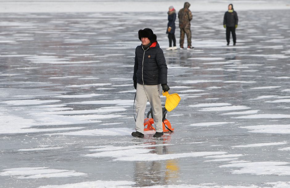 Įvardijo, kuriose vietose vaikščioti ledu dar pavojinga
