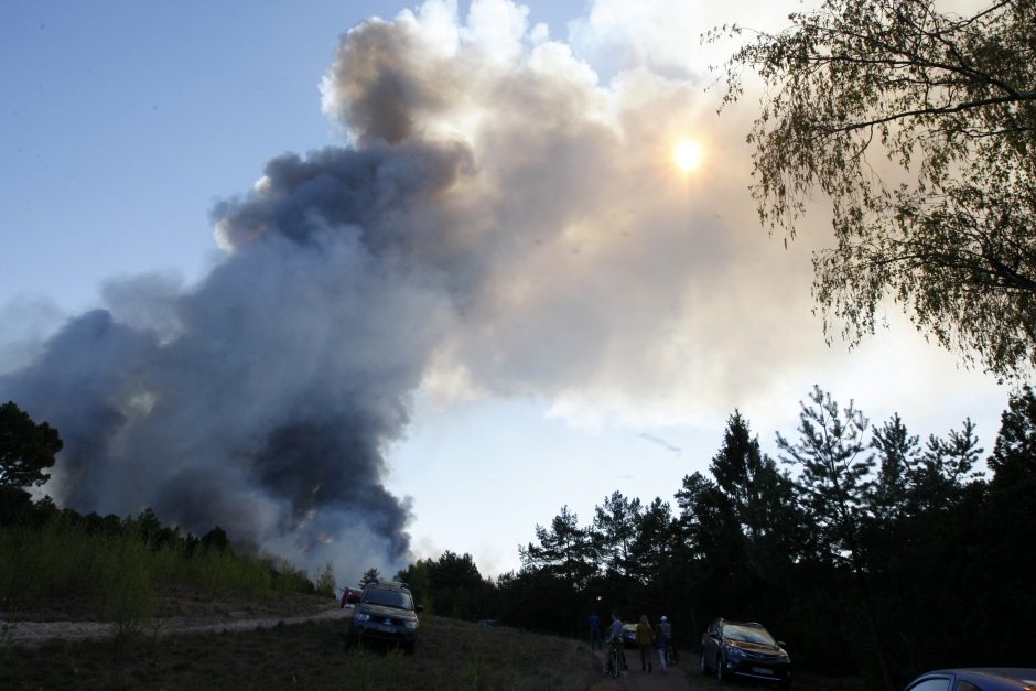 Po gaisro Kuršių nerijoje - pareigūnų reidai