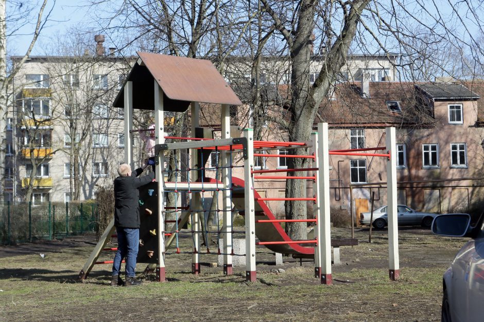 Pradėjo skaičiuoti vaikų žaidimų aikšteles