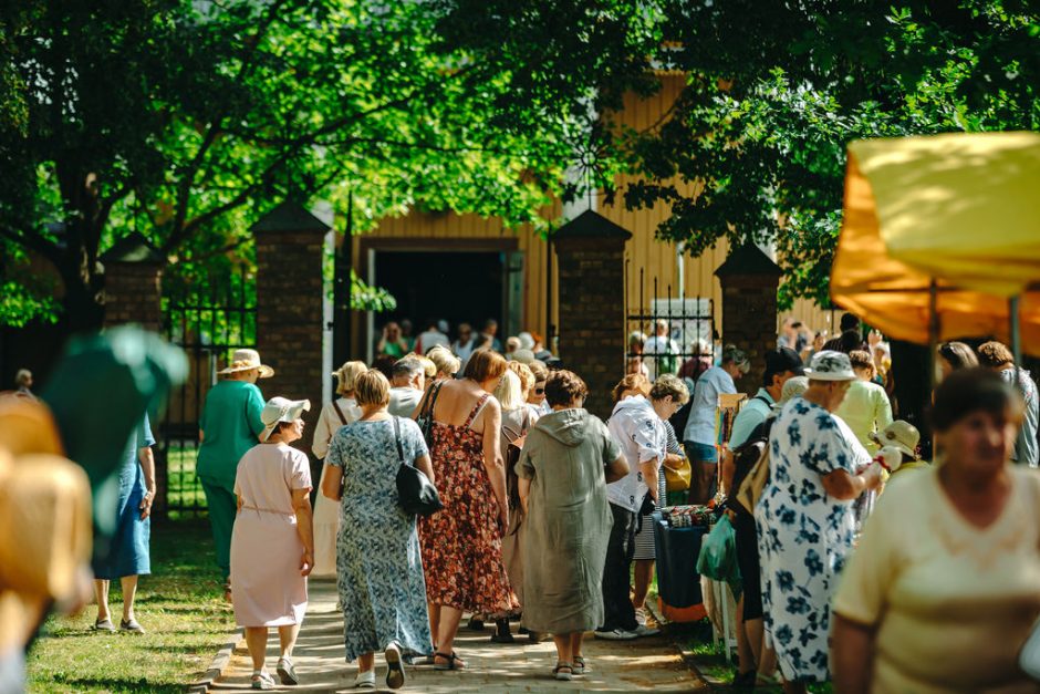 Kunigas R. Doveika Paberžėje: laisvoje šalyje kausto baimė kalbėti