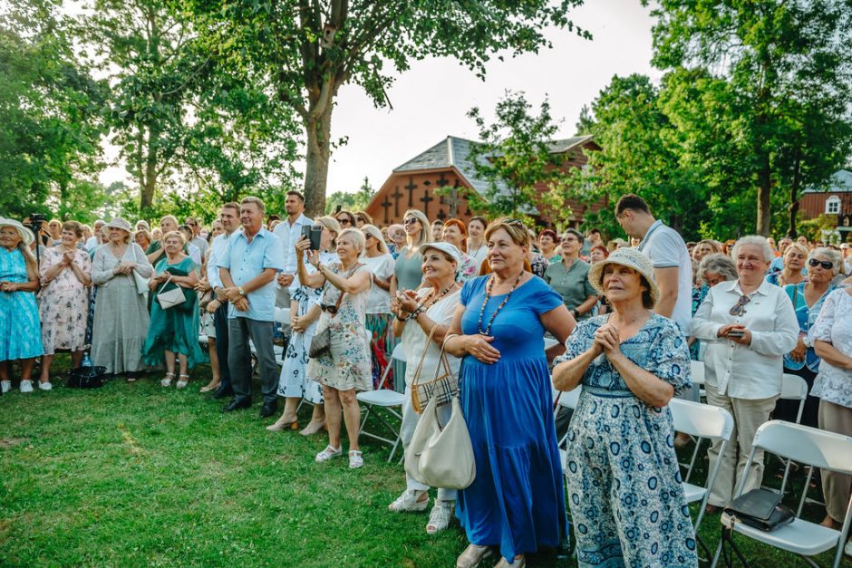 Kunigas R. Doveika Paberžėje: laisvoje šalyje kausto baimė kalbėti