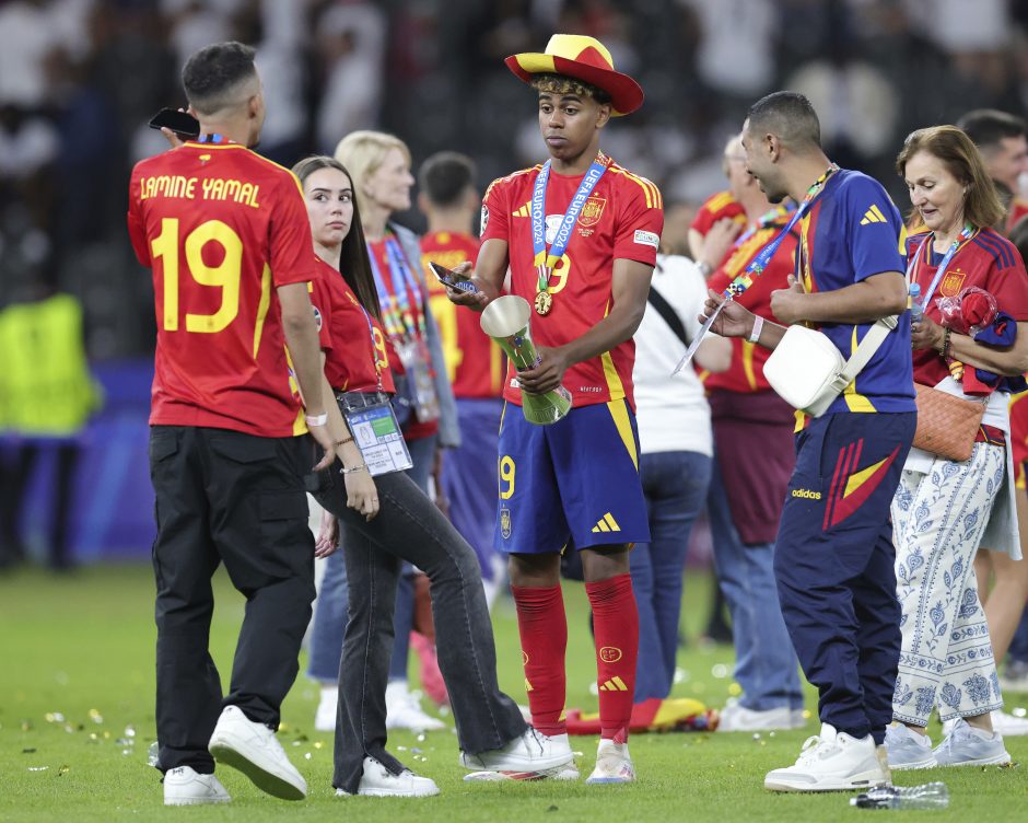 17-metis ispanų futbolo talentas pristatė širdies draugę: čempionas pamilo „TikTok“ žvaigždę