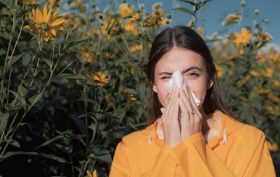 Pavasario prakeiksmas – alergija žiedadulkėms: kaip palengvinti simptomus be medikamentų?