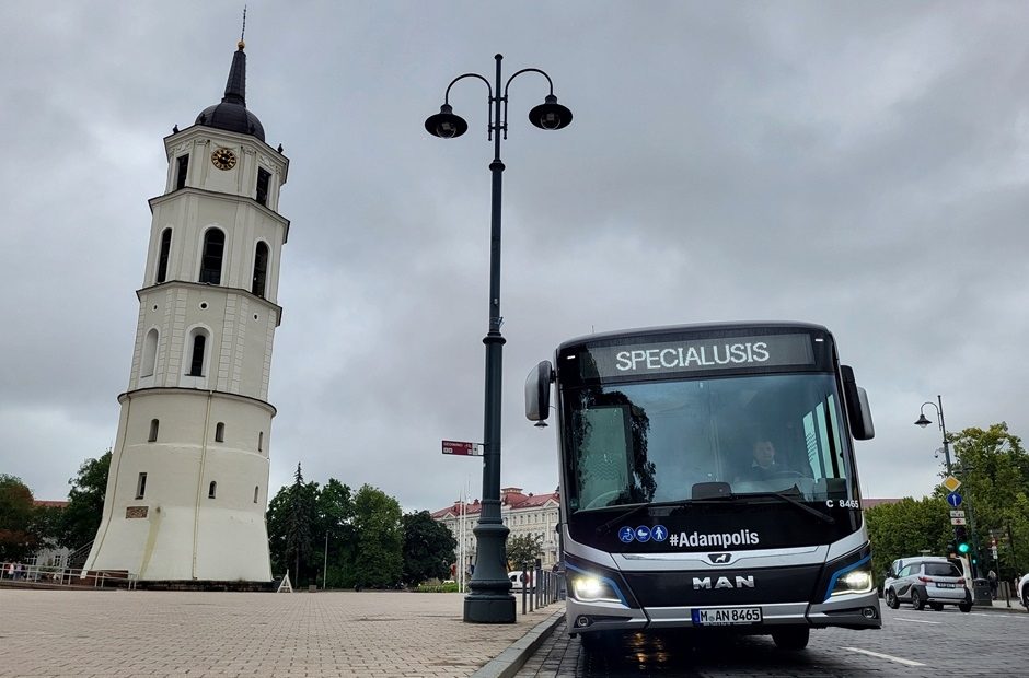 Sostinės gatvėse testuojamas elektrinis autobusas