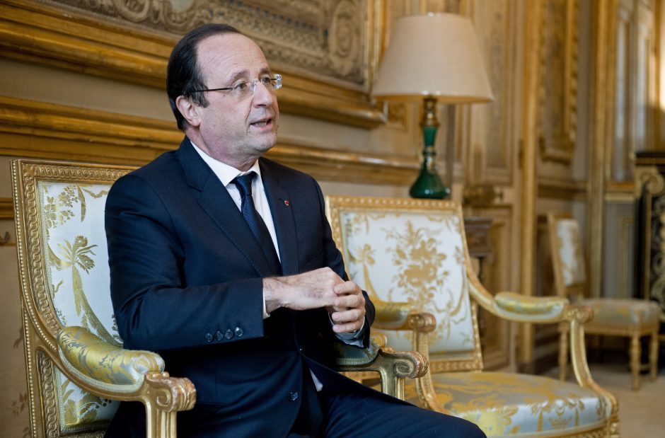 Po kilusio skandalo Prancūzijos prezidentas nusprendė skirtis
