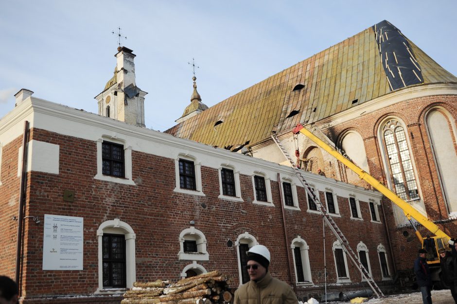 Teismas atvertė Tytuvėnų vienuolyno gaisro bylą