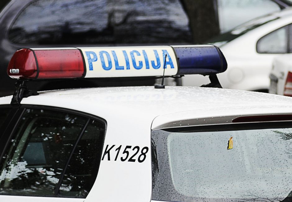 Kauno policijai įkliuvo penki jaunuoliai, kurie galbūt vartojo narkotikus