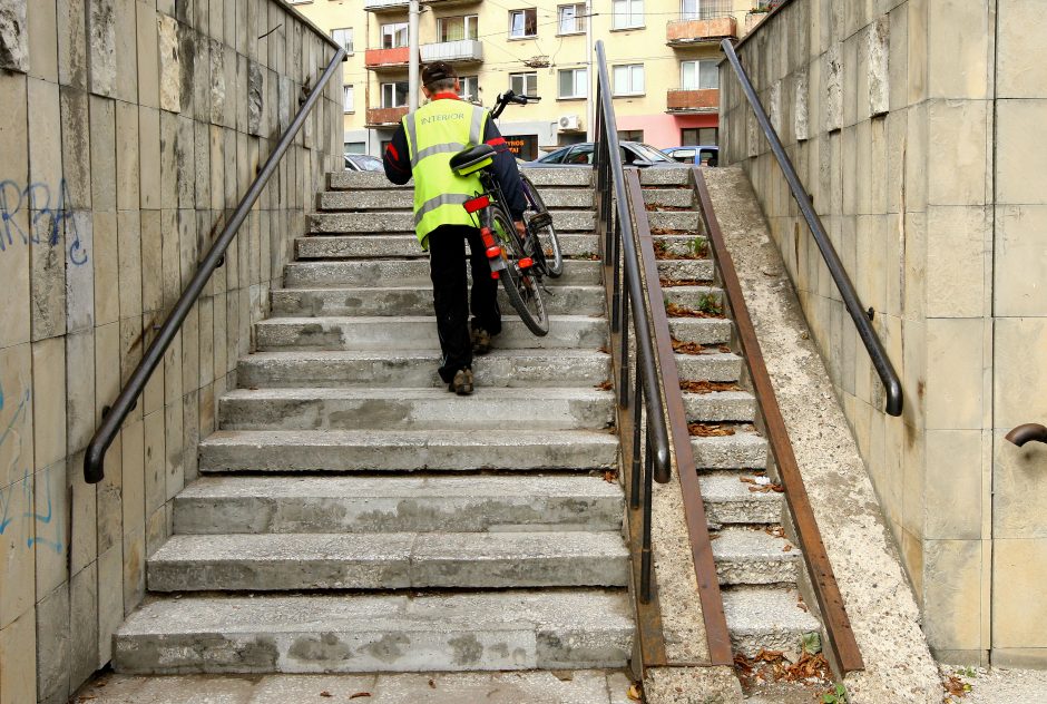 Dėl lėšų stokos miesto laiptai sulaukia tik avarinio remonto