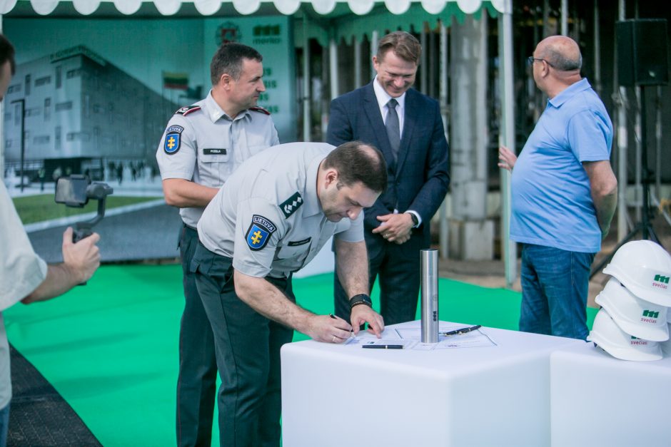 Įkasta kapsulė paskelbė naujojo Kauno policijos komisariato statybų pradžią