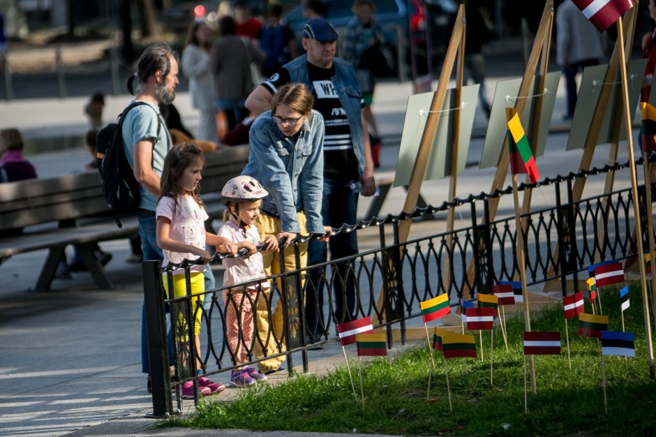 Vienybės aikštėje paminėtos 32-osios Baltijos kelio metinės