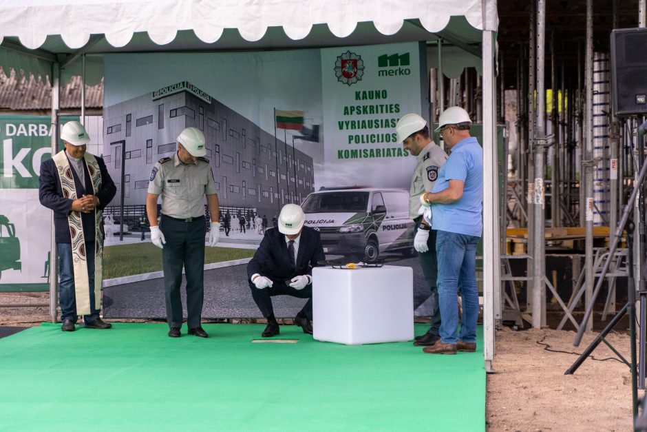 Įkasta kapsulė paskelbė naujojo Kauno policijos komisariato statybų pradžią