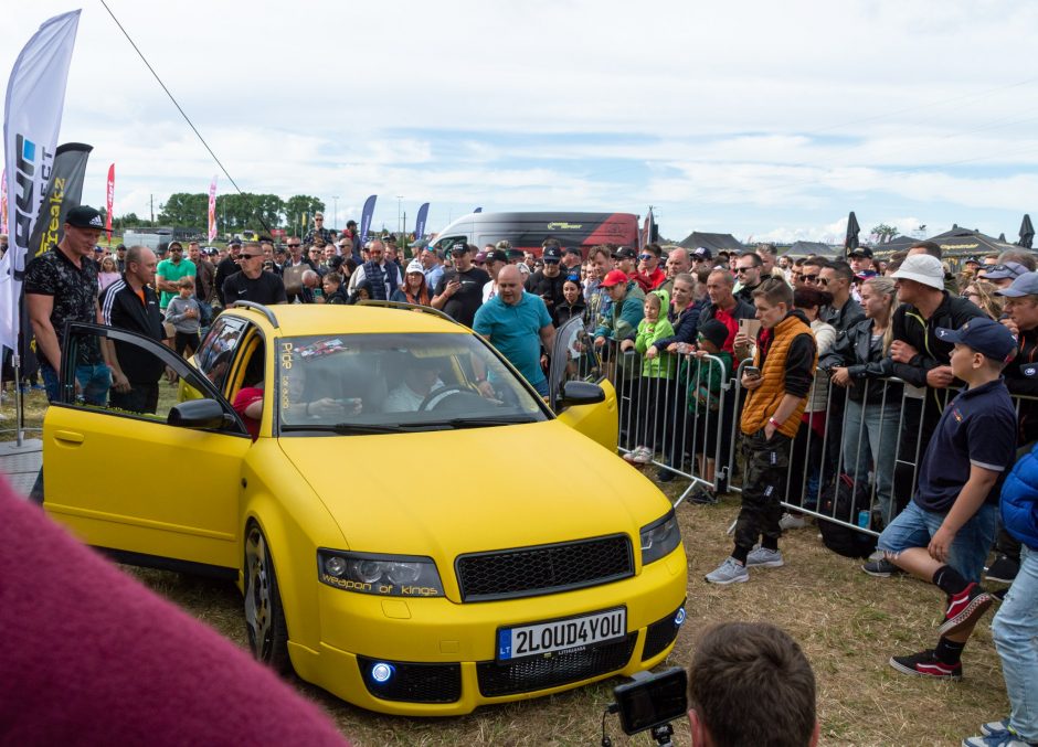 Motorų gausmas ir kurtinančios decibelų lenktynės