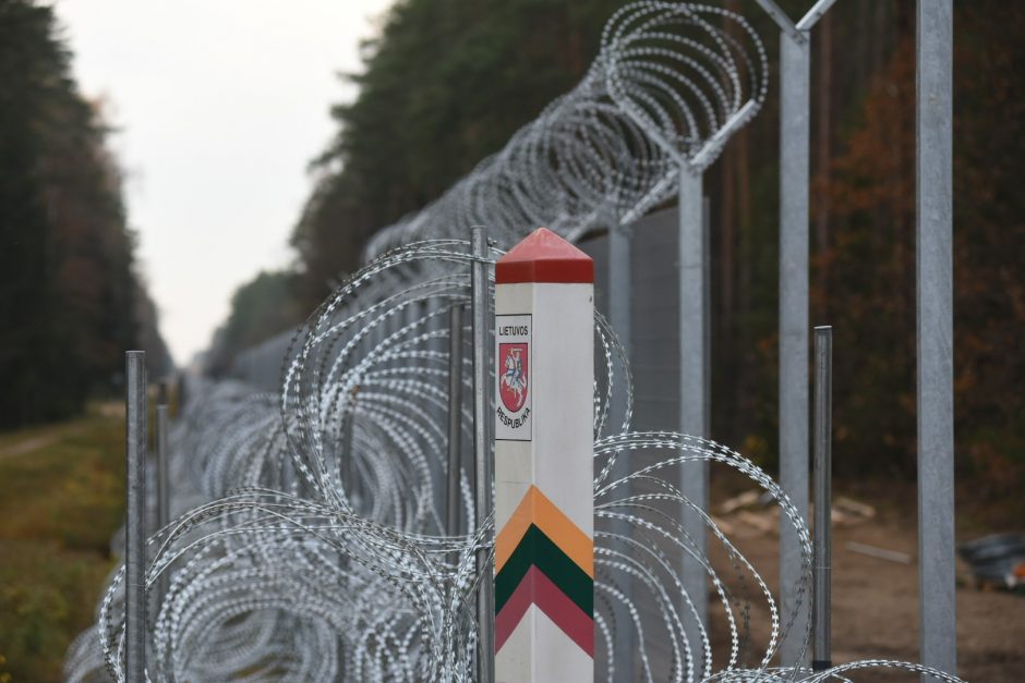 Pasienyje su Baltarusija sumontuoti pirmieji tvoros segmentai