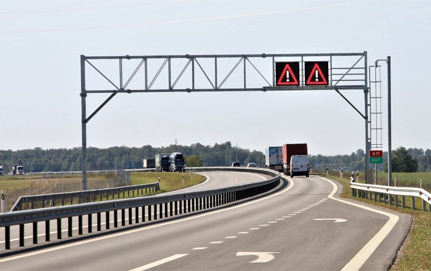 Magistralėje „Via Baltica“ bus įrengta kintamos informacijos ženklų