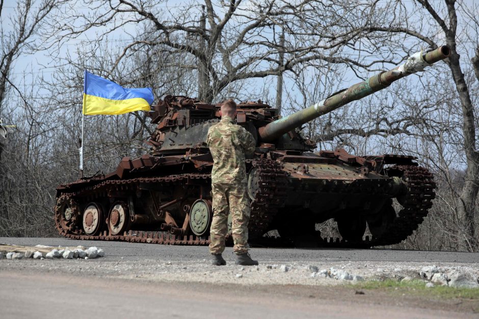 Kijevas: Rusija Donbase dislokuoja snaiperius ir tankus