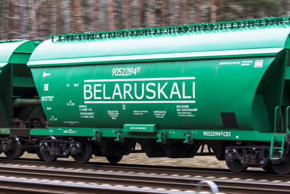 Lietuvai nutraukus trąšų tranzitą, Minskas žada neįleisti traukinių iš Lietuvos