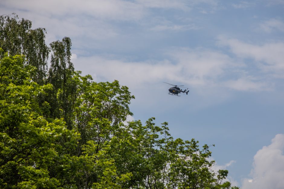 Pasieniečiai sraigtasparniu iš Rygos į Vilnių atskraidino donoro kepenis