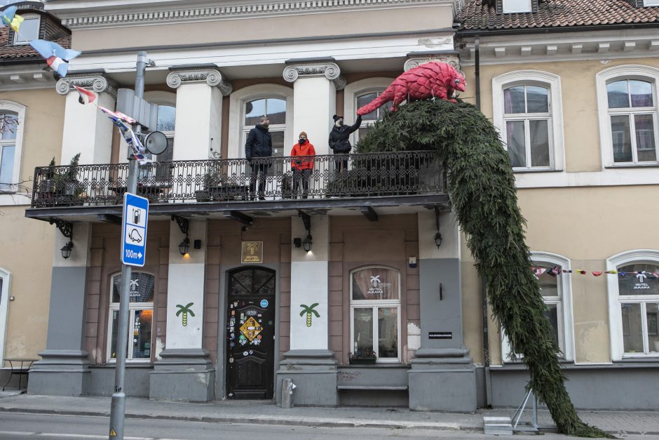 Vilnius kviečia švenčių laukti atsakingai: įžiebkite Kalėdas balkonuose