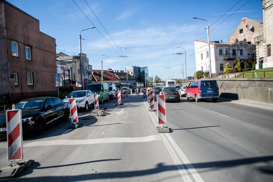 Prieš Kauno pilies žiedinės sankryžos rekonstrukciją vairuotojus jau pasitiko spūstys