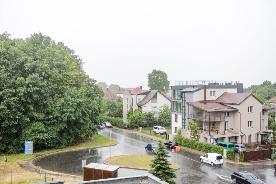 Joninių dieną Kauną vėl užklupo liūtis