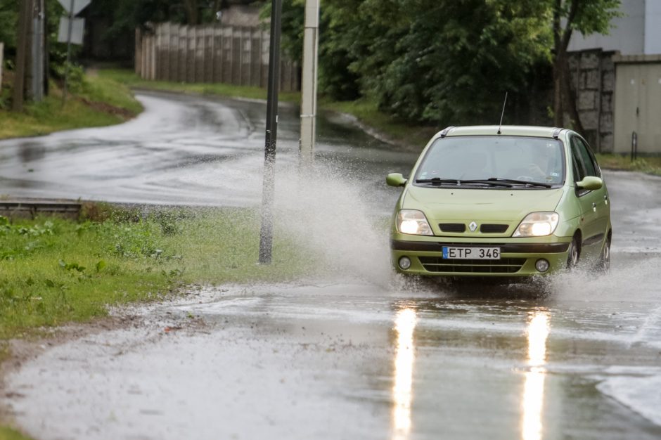 Joninių dieną Kauną vėl užklupo liūtis