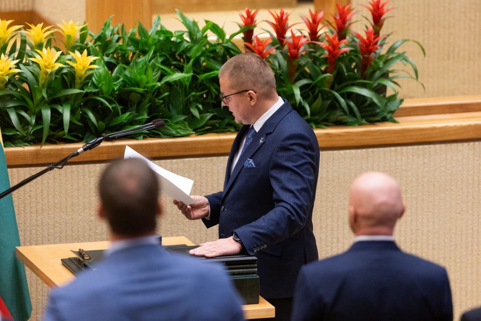 Seime – opozicijos protestas: per R. Žemaitaičio priesaiką paliko salę