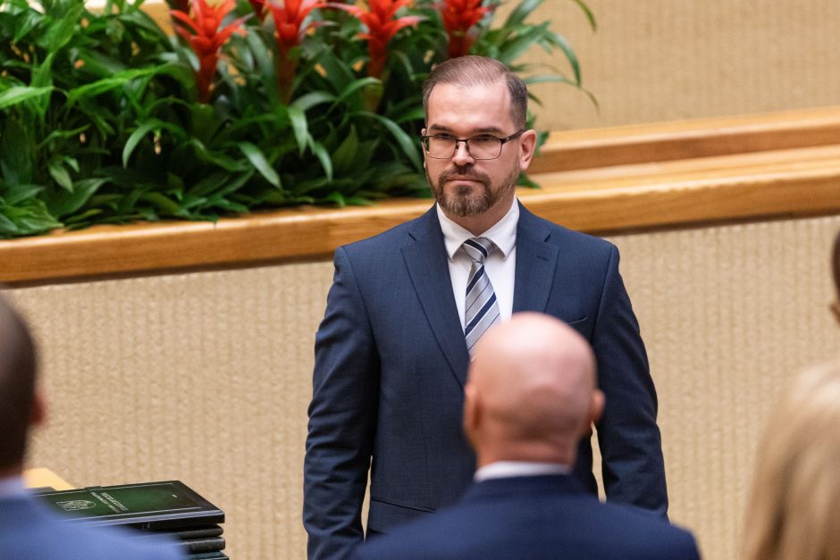 Seime – opozicijos protestas: per R. Žemaitaičio priesaiką paliko salę