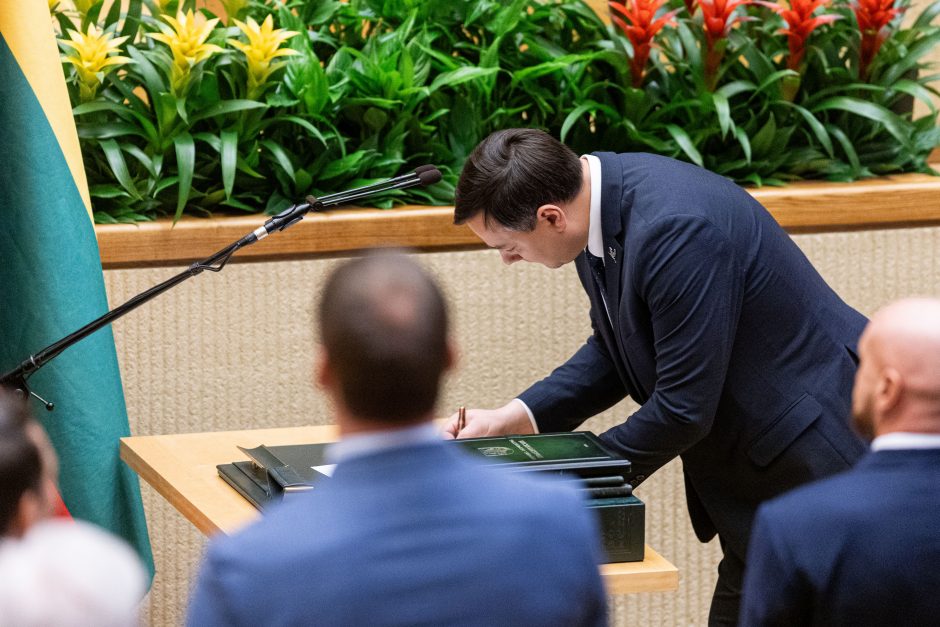 Seime – opozicijos protestas: per R. Žemaitaičio priesaiką paliko salę