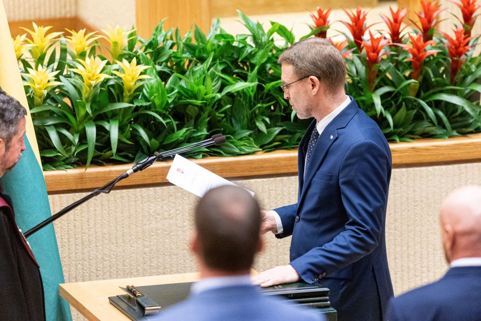 Seime – opozicijos protestas: per R. Žemaitaičio priesaiką paliko salę