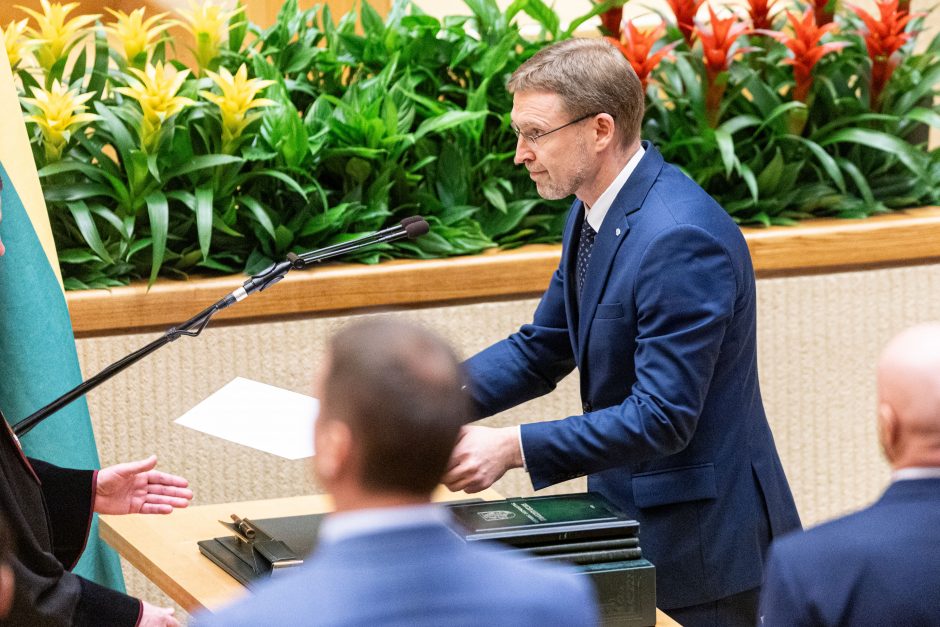 Seime – opozicijos protestas: per R. Žemaitaičio priesaiką paliko salę