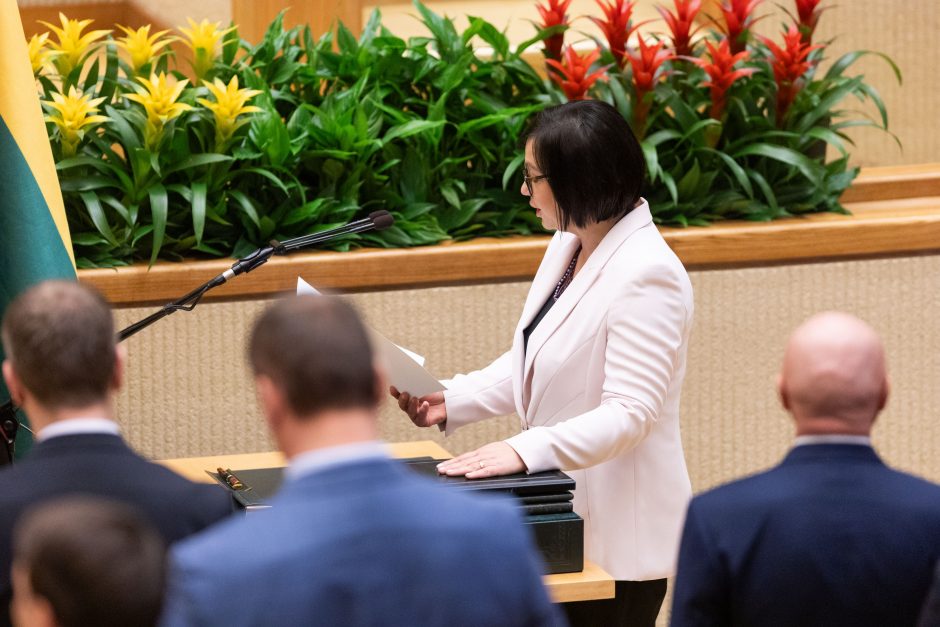 Seime – opozicijos protestas: per R. Žemaitaičio priesaiką paliko salę