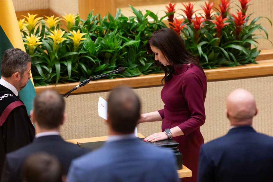 Seime – opozicijos protestas: per R. Žemaitaičio priesaiką paliko salę