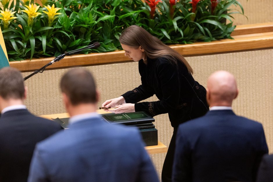 Seime – opozicijos protestas: per R. Žemaitaičio priesaiką paliko salę