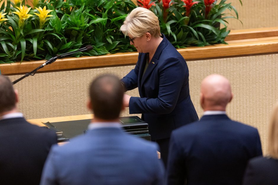 Seime – opozicijos protestas: per R. Žemaitaičio priesaiką paliko salę